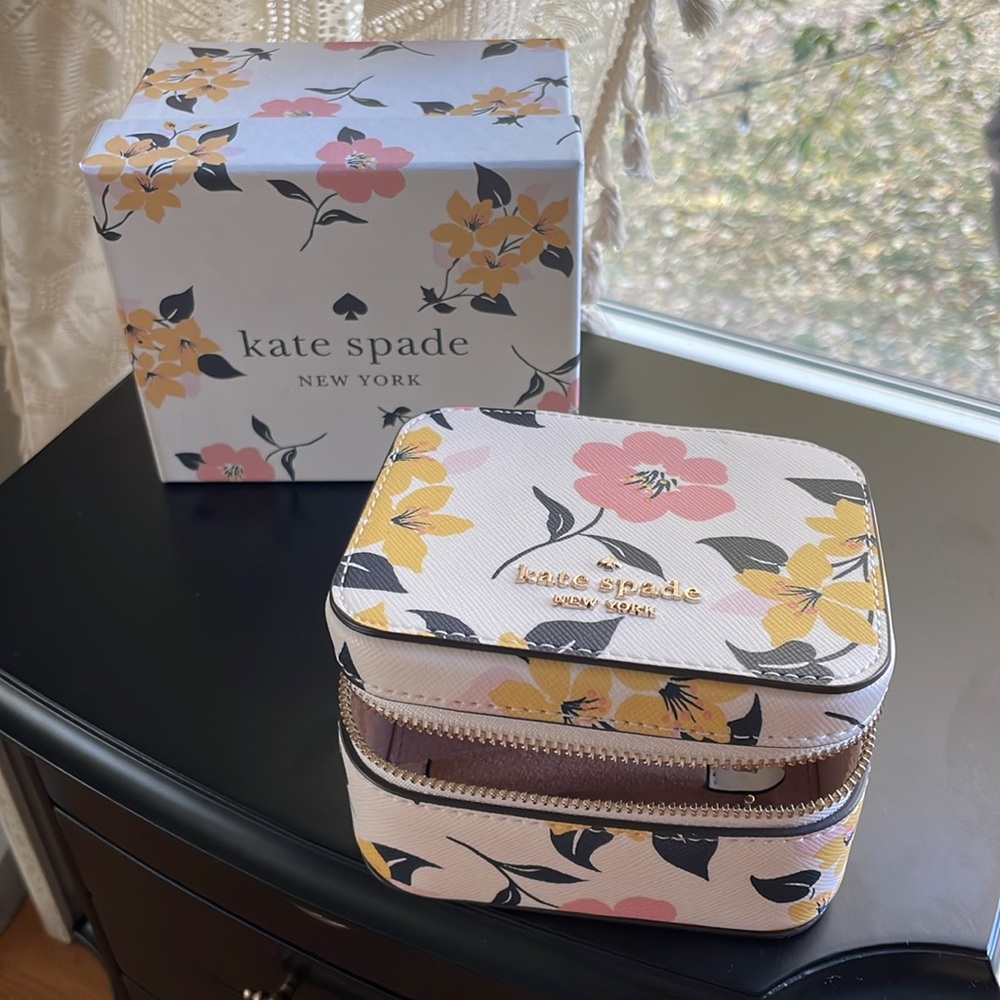 Kate Spade jewelry organizer - Picture 4 of 4